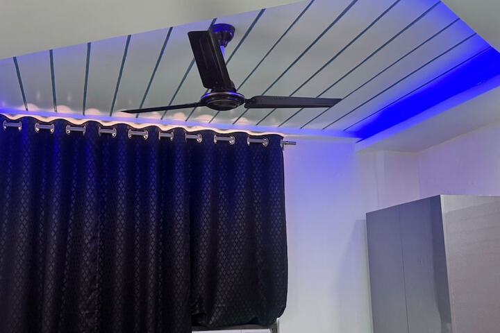 Room 9 of 29