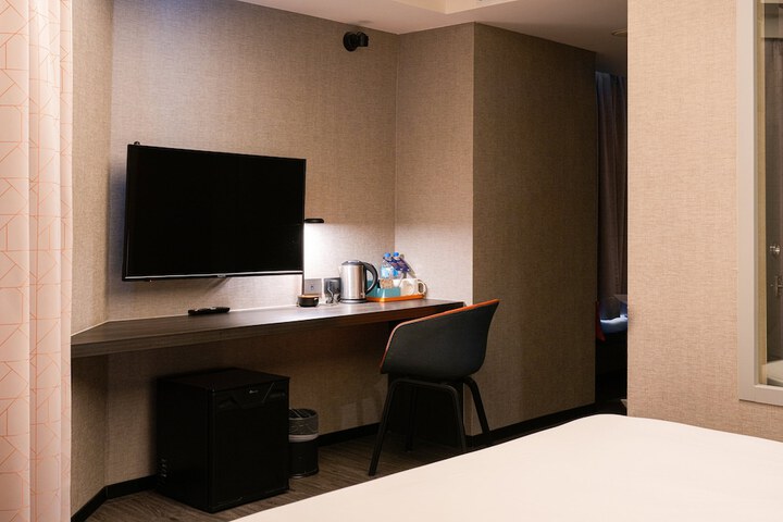 Room 18 of 46