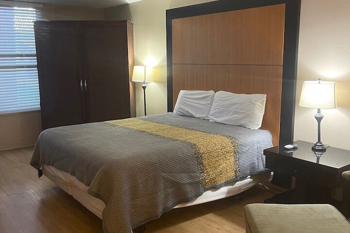 Single King Bed (15 of 15)