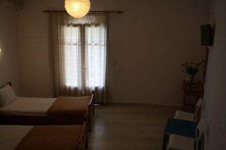 Room 7 of 12