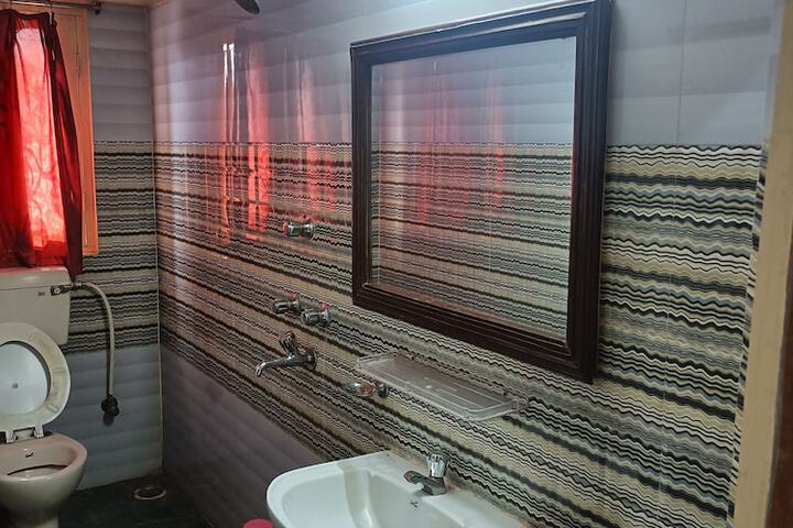 Room 30 of 37