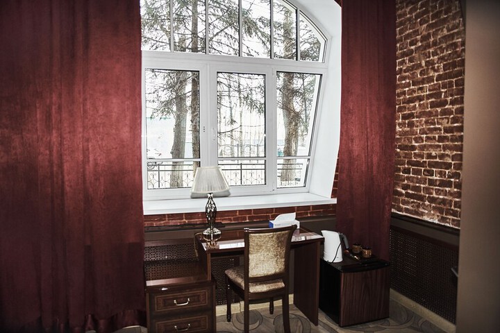 Room 13 of 42