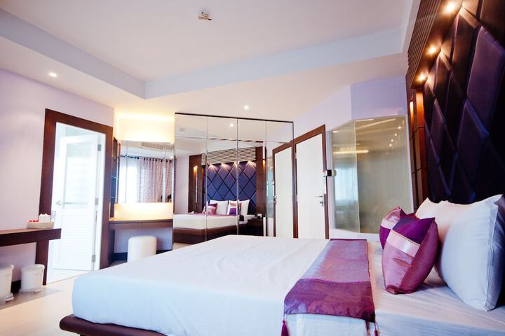 Room 14 of 30