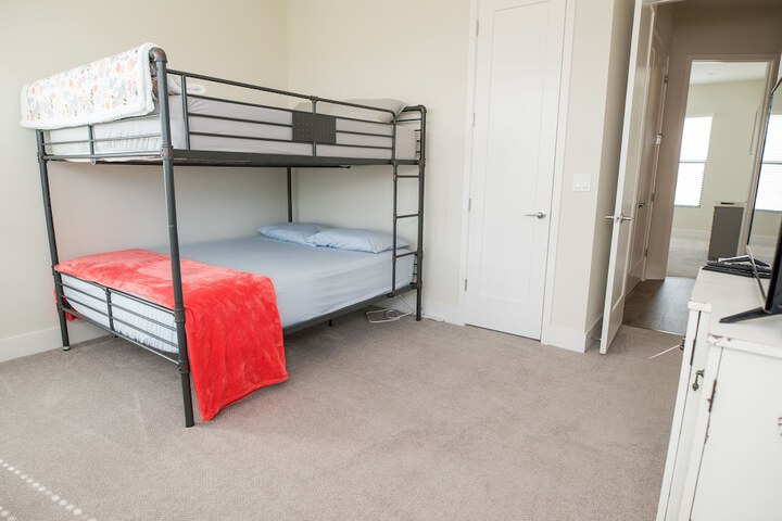 Room 10 of 42
