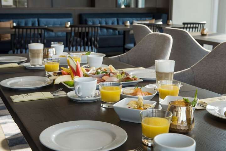 Breakfast/Coffee Service 32 of 40