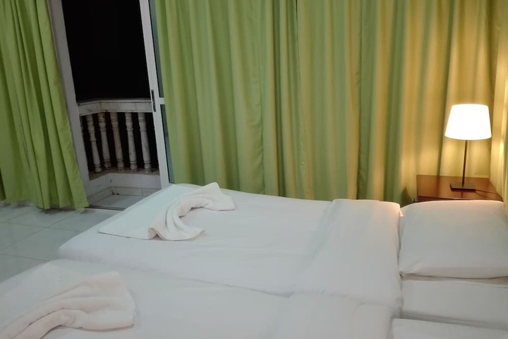 Room 3 of 53