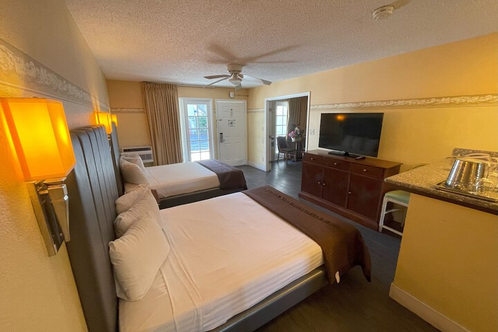 Room 28 of 65