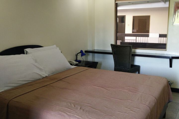 Room 9 of 65