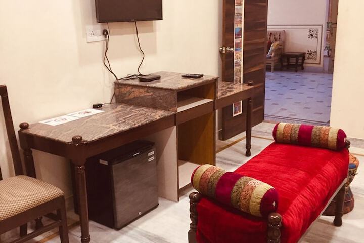 Room 13 of 26