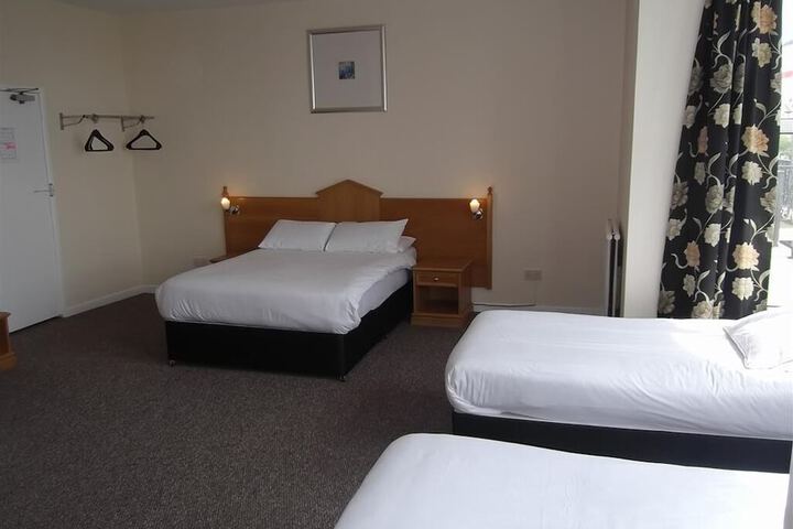 Room 25 of 49