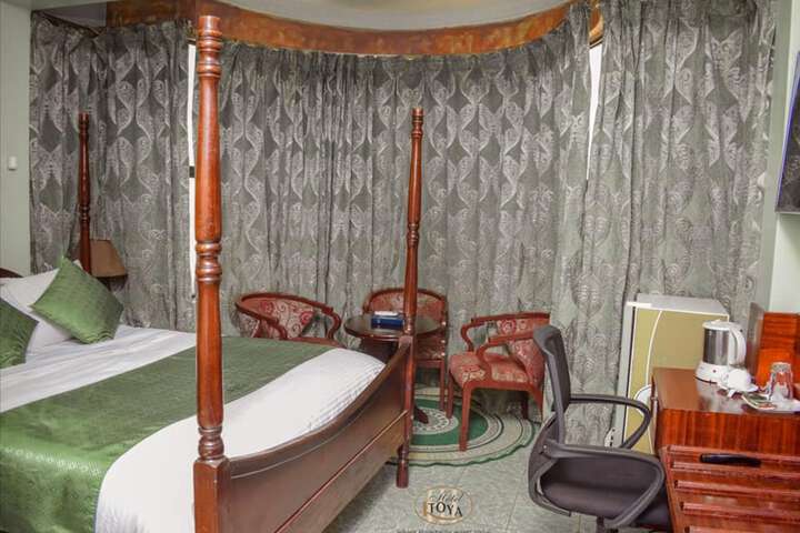 Room 4 of 19