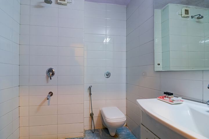 Room 34 of 59