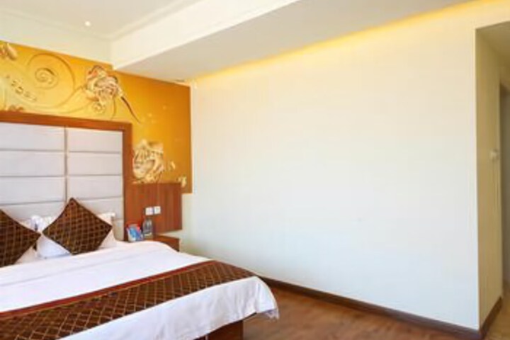 Room 7 of 8