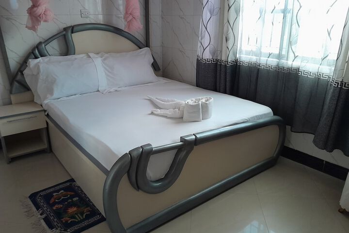 Room 16 of 38