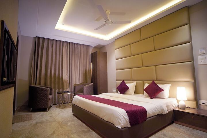 Room 18 of 30