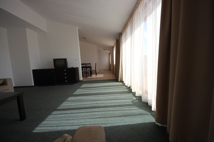 Room 74 of 177