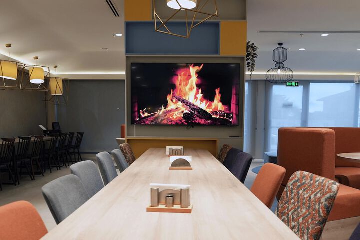 Guest Lobby