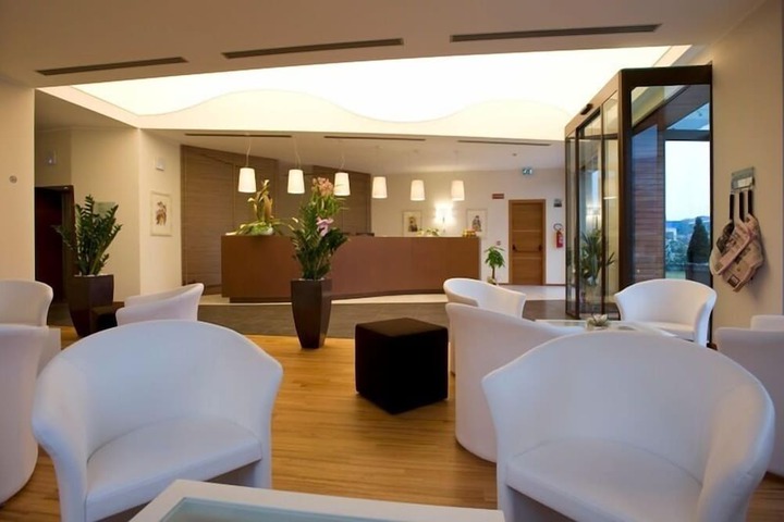 Entrance & Lobby