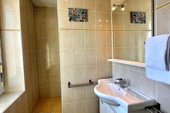 Room 10 of 23