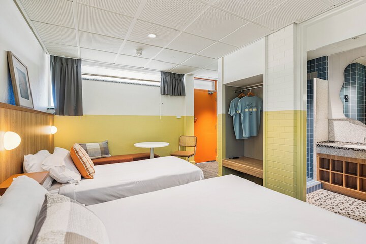 Room 7 of 38
