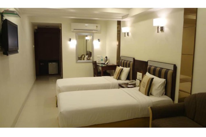 Room 15 of 60