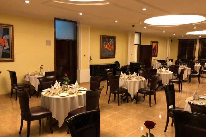 Dining 41 of 45