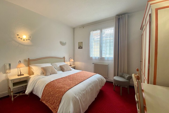 Room 15 of 33