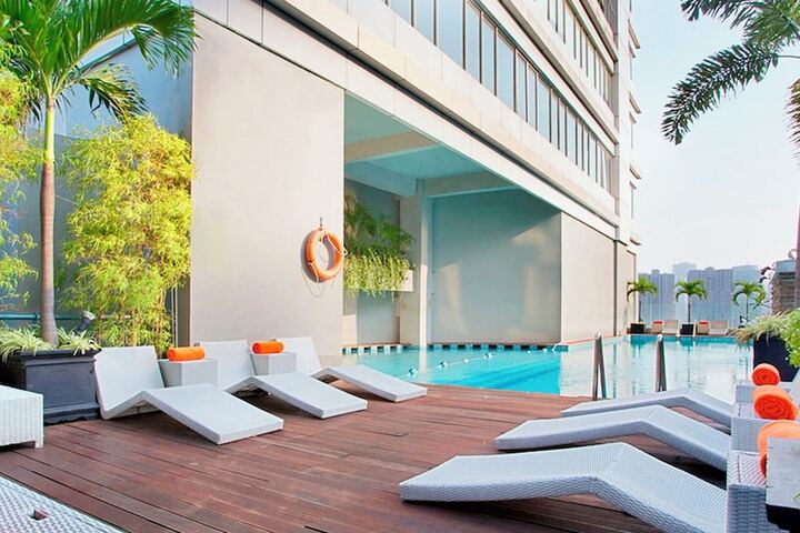 Hotel with Pool