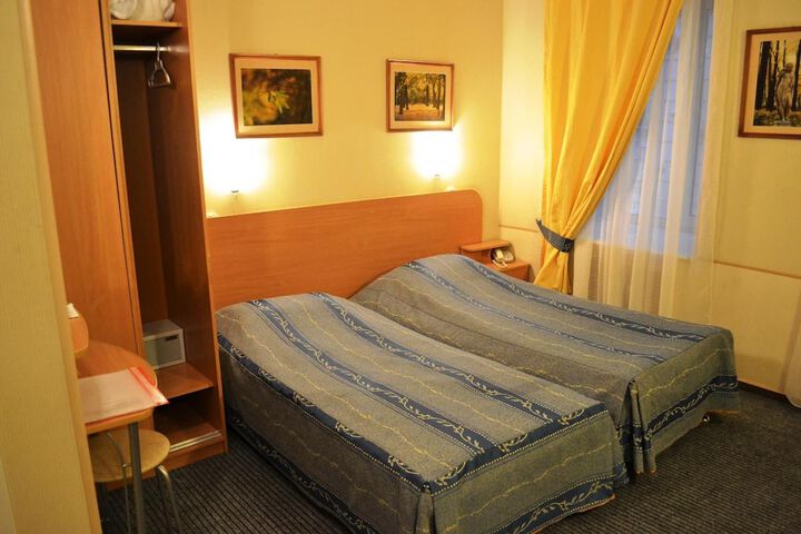 Room 15 of 34