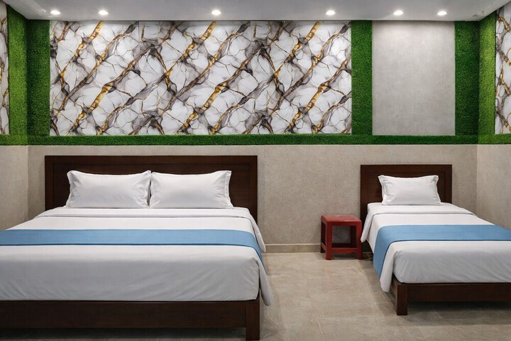 Room 2 of 10