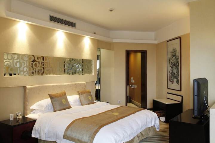 Room 6 of 27