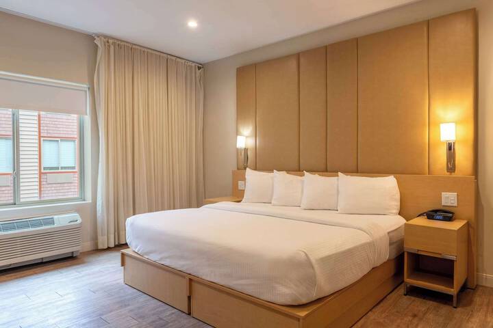 1 King Bed (17 of 20)