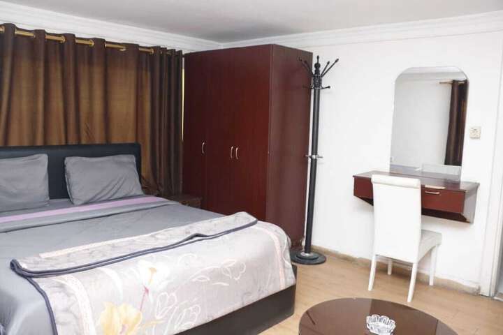 Room 9 of 50