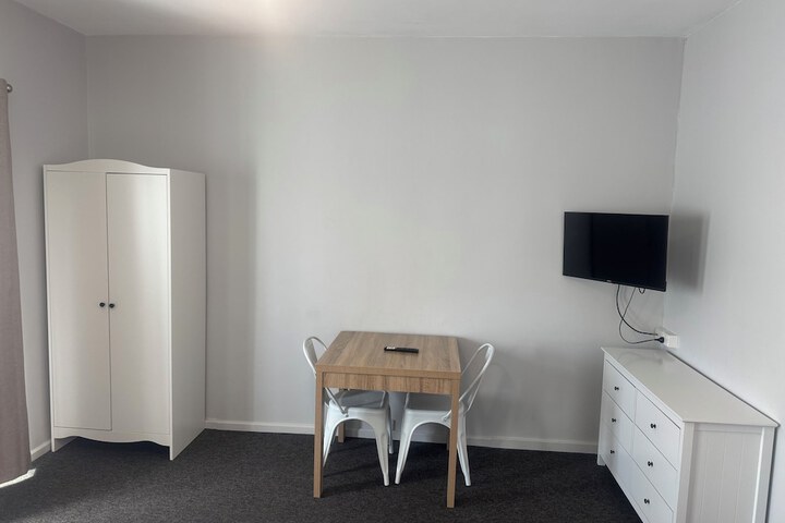 Room 6 of 27