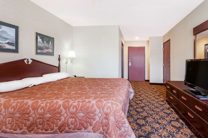 1 King Bed (9 of 12)