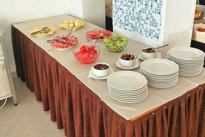Dining 35 of 50