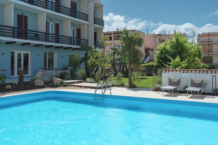 Hotel with Pool