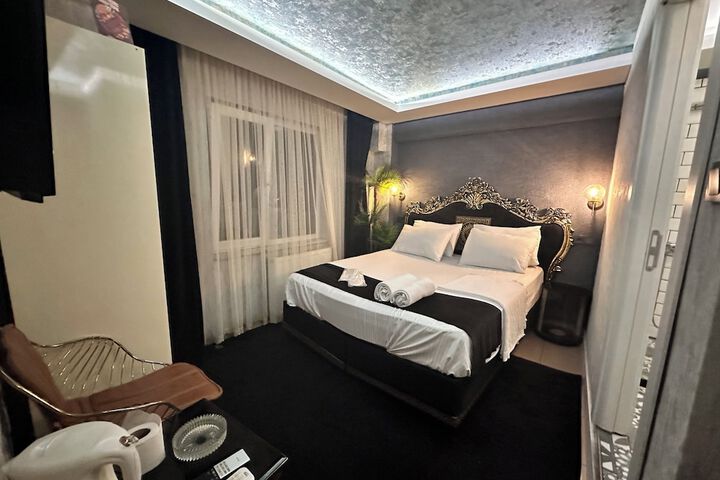 Room 9 of 66