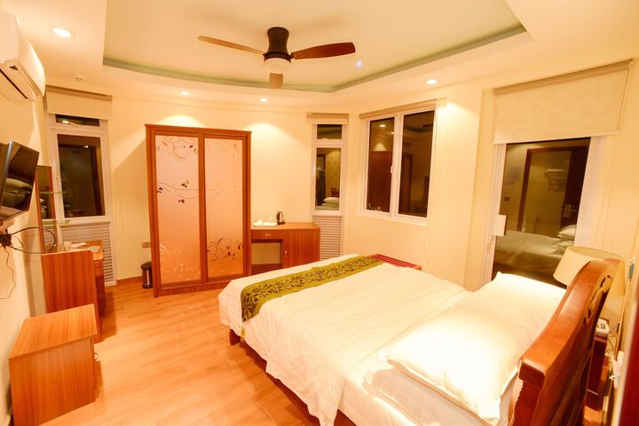 Room 27 of 38