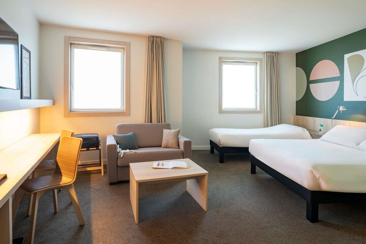 Room 10 of 51