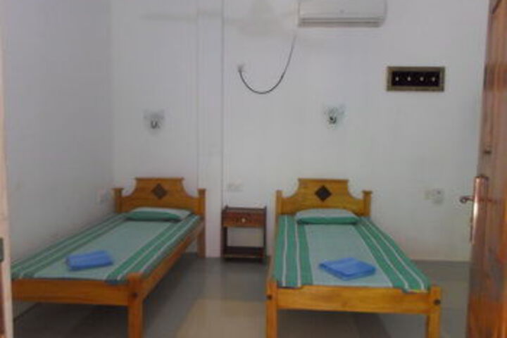 Room 10 of 26