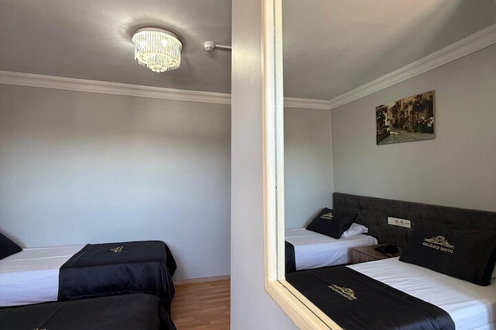 Room 10 of 19