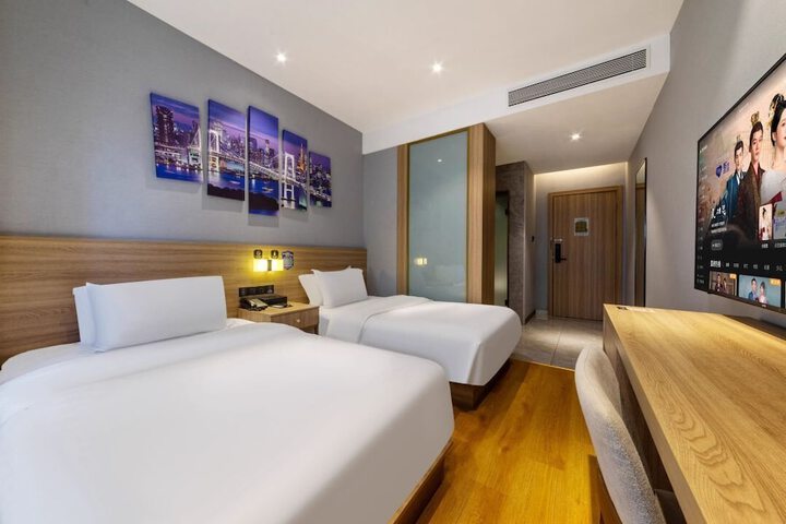 Room 27 of 48