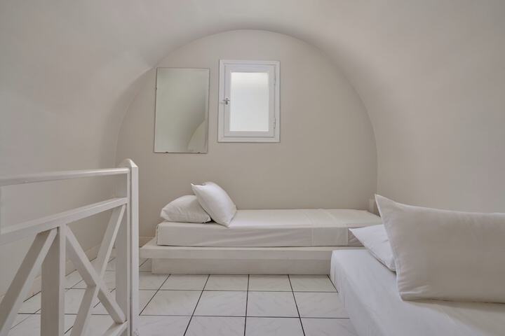 Room 42 of 94