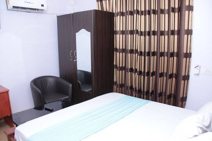 Room 21 of 53
