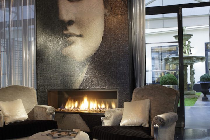 Lounge 49 of 54