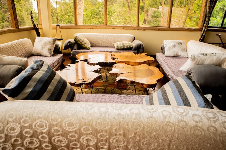 Lounge 27 of 43