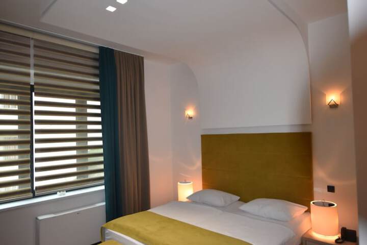 Room 11 of 42