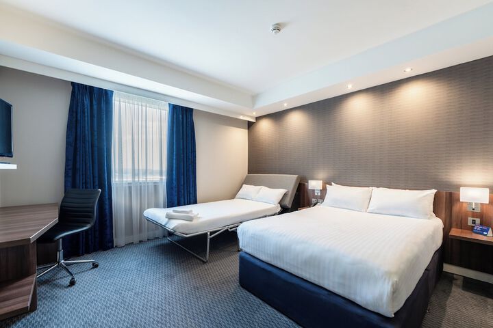 Room 18 of 110
