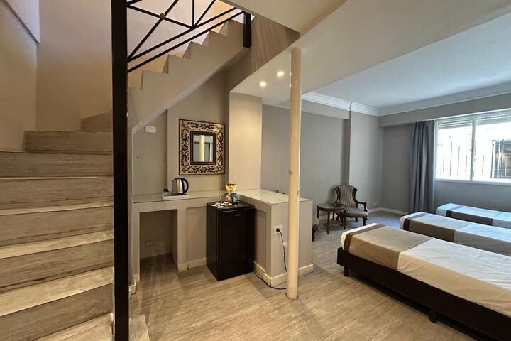 Room 48 of 76
